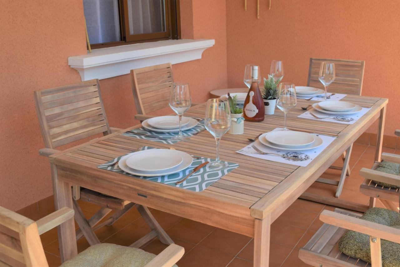 Espacioso Apartamento Con Preciosos Jardines Y Bbq Isla Plana Esterno foto
