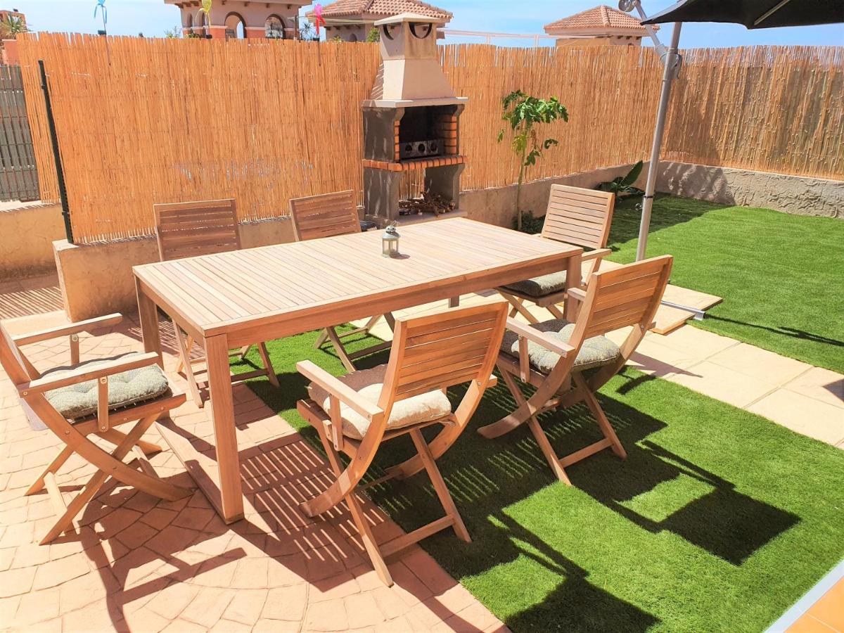 Espacioso Apartamento Con Preciosos Jardines Y Bbq Isla Plana Esterno foto