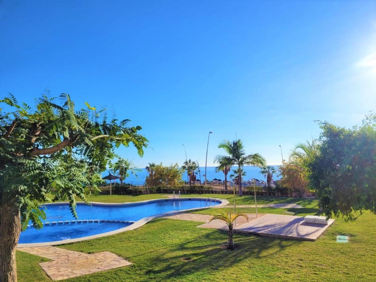 Espacioso Apartamento Con Preciosos Jardines Y Bbq Isla Plana Esterno foto