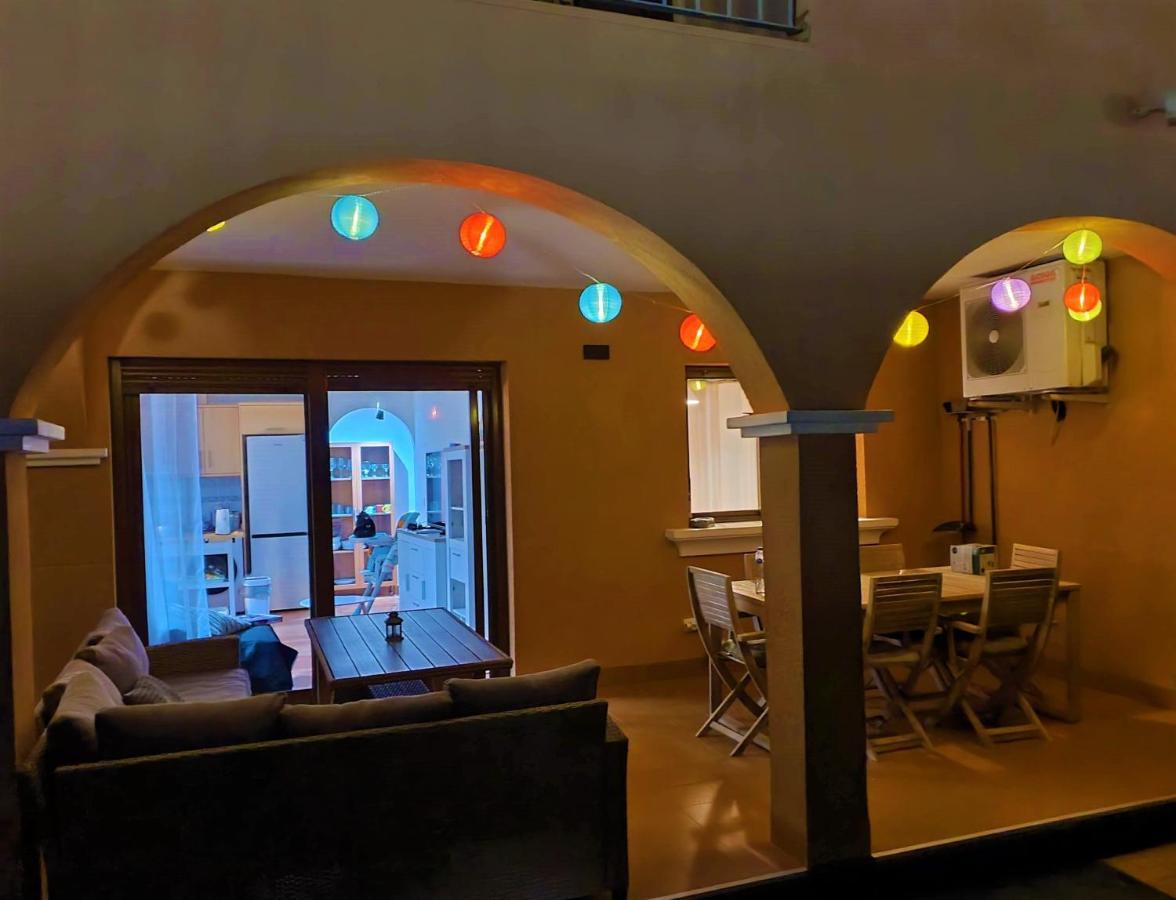 Espacioso Apartamento Con Preciosos Jardines Y Bbq Isla Plana Esterno foto
