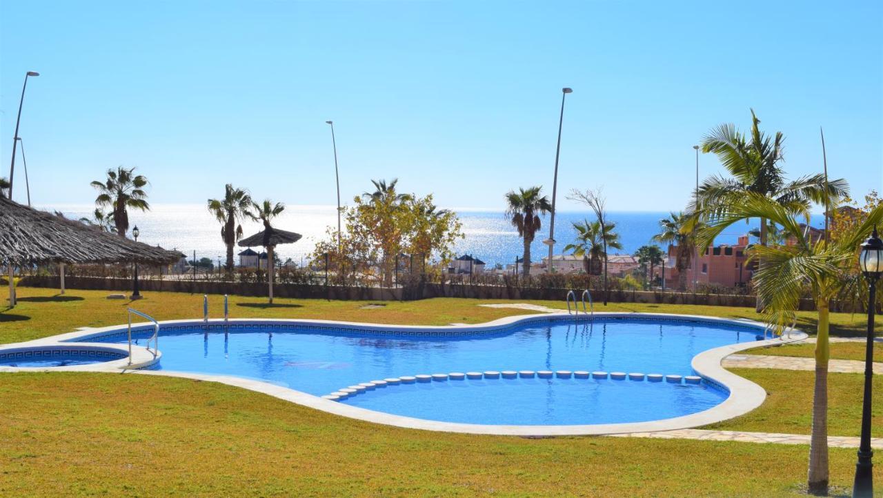 Espacioso Apartamento Con Preciosos Jardines Y Bbq Isla Plana Esterno foto