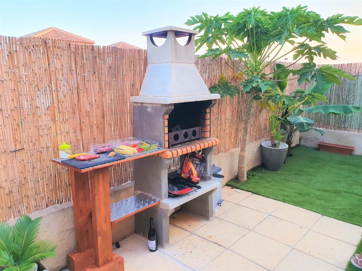 Espacioso Apartamento Con Preciosos Jardines Y Bbq Isla Plana Esterno foto